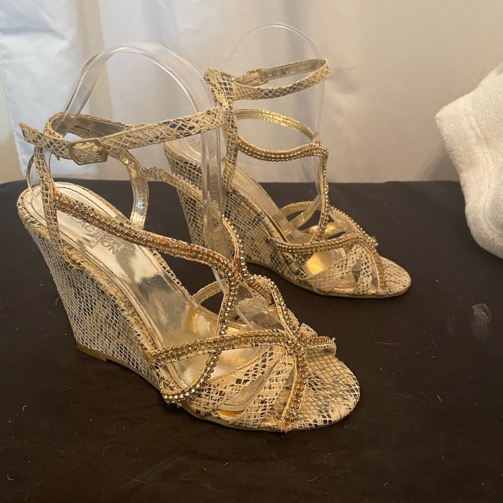 Kenneth Cole Reaction Wedge Style Strappy Sandals Sz 7M